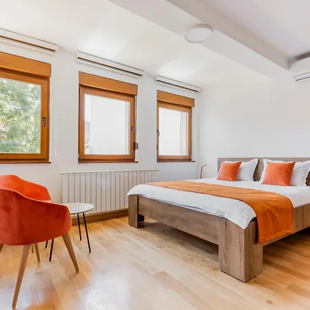 Rubik Aparthotel *